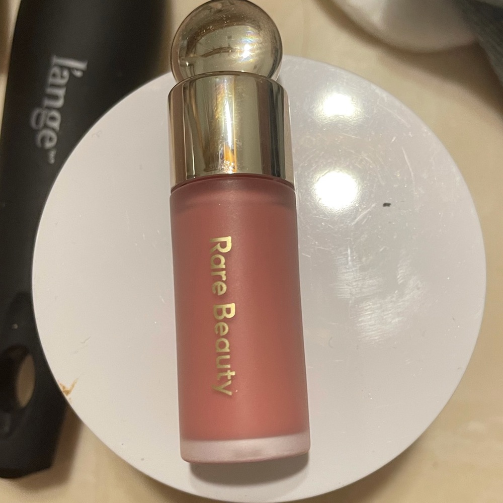 Rare beauty blush Adore